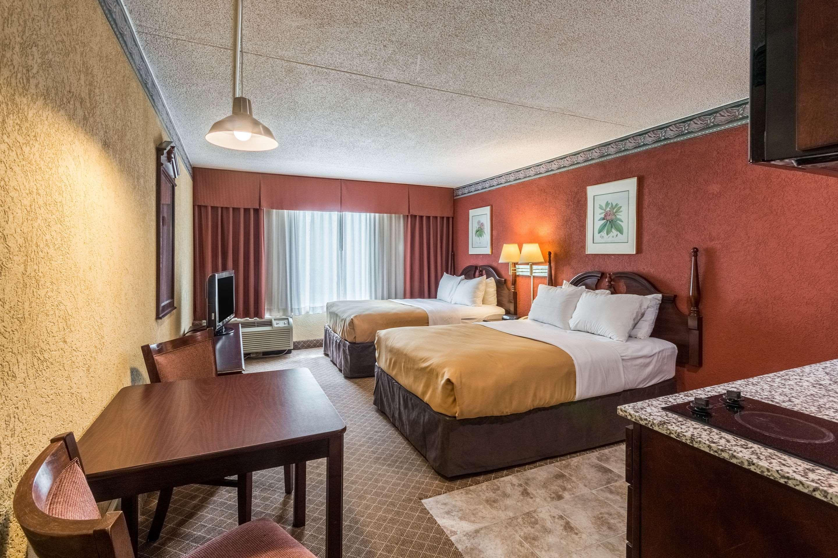Suburban Extended Stay Hotel Феърмонт Екстериор снимка