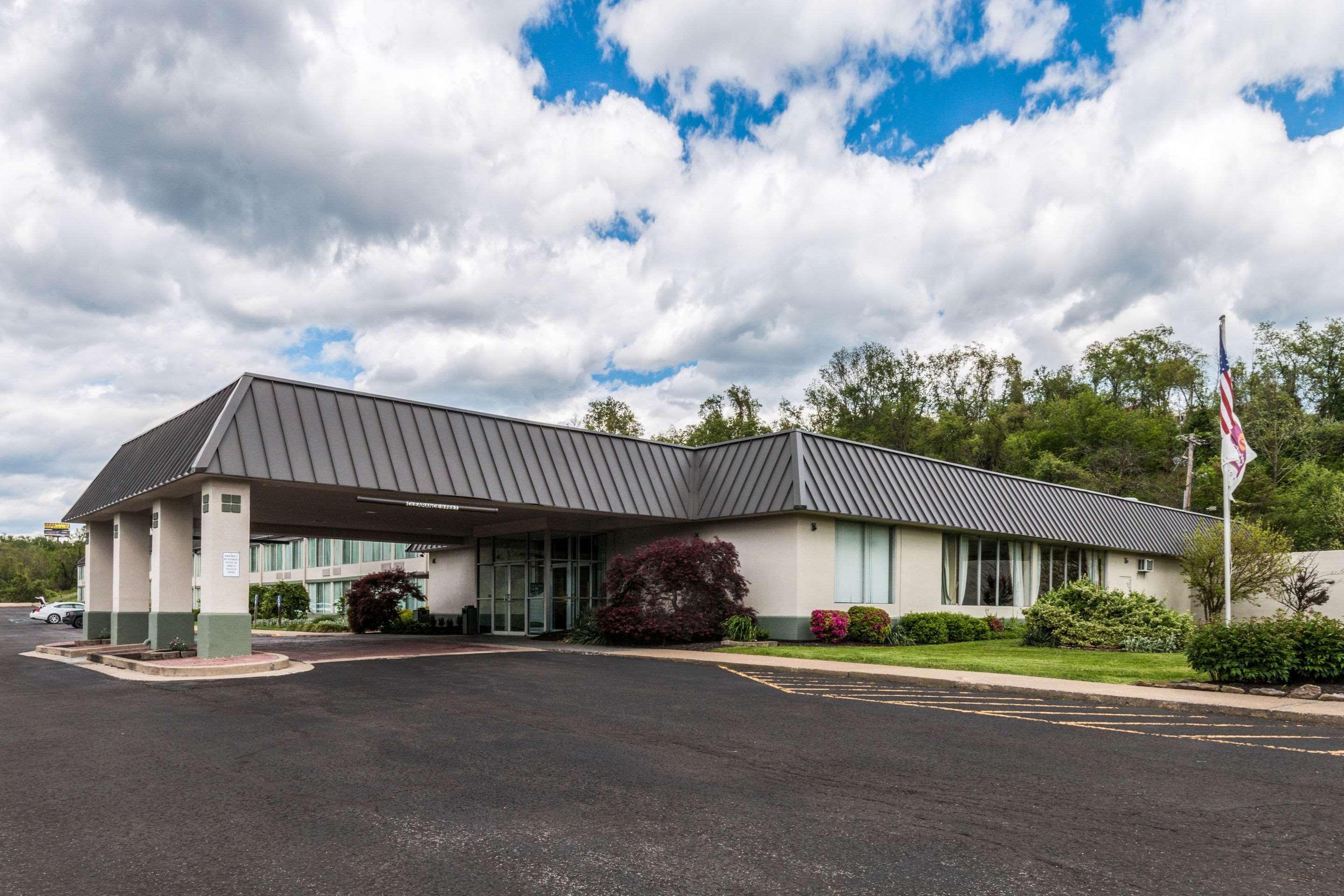 Suburban Extended Stay Hotel Феърмонт Екстериор снимка