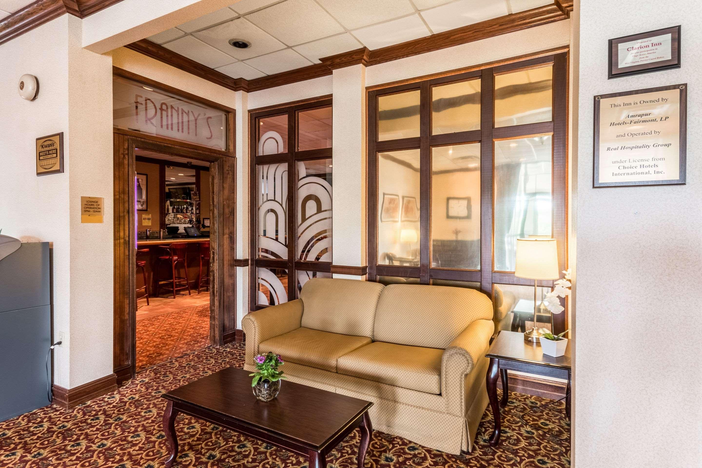 Suburban Extended Stay Hotel Феърмонт Екстериор снимка